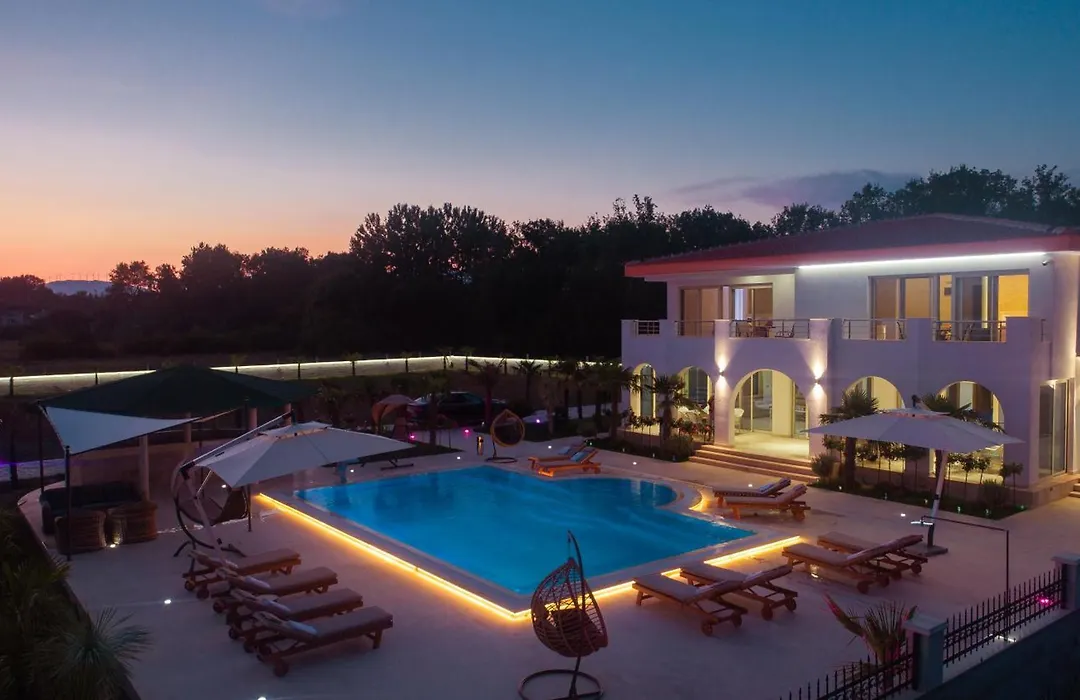 Villa 100 Palme-1